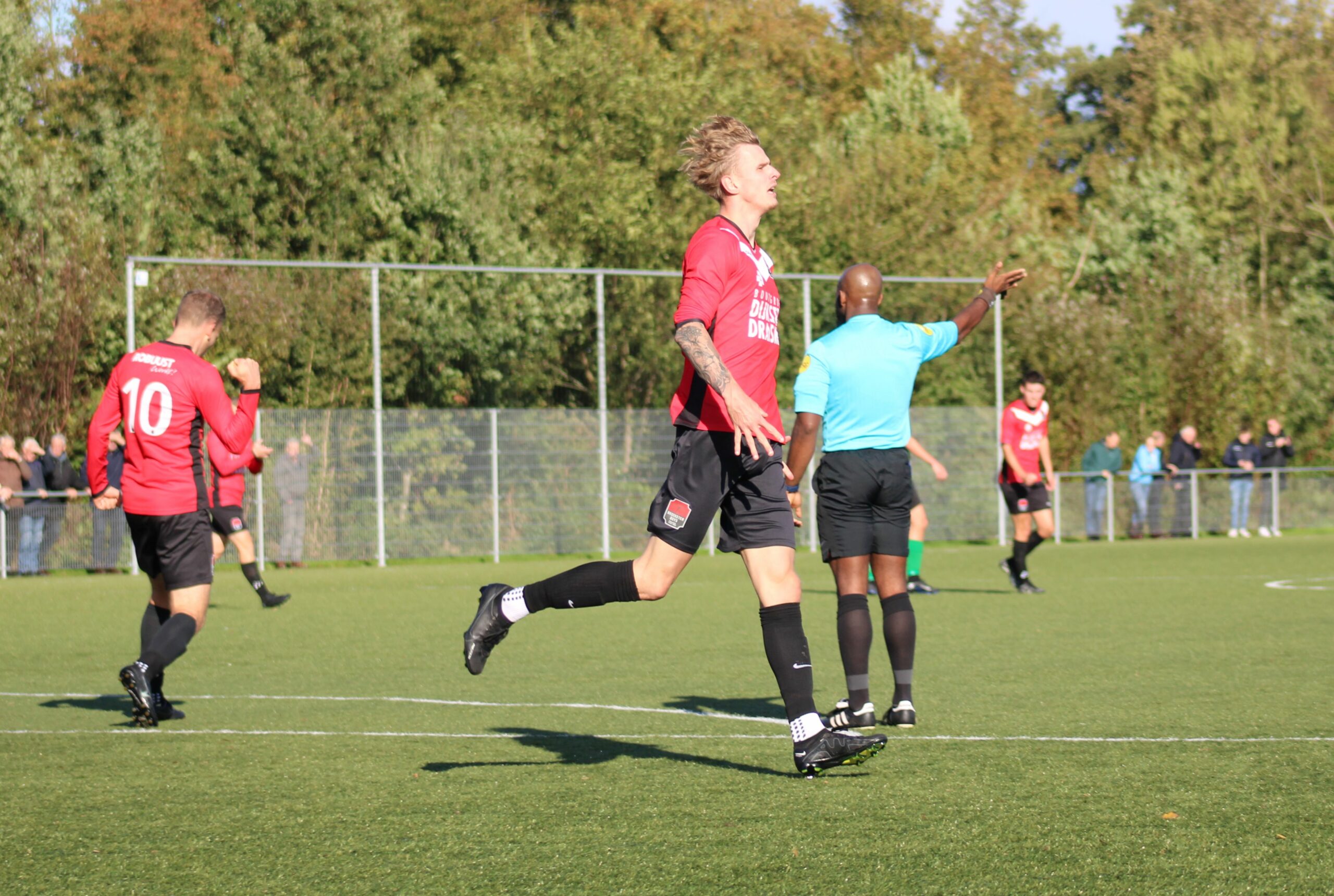 Hedgar Hoekstra scoort namens Broekster Boys