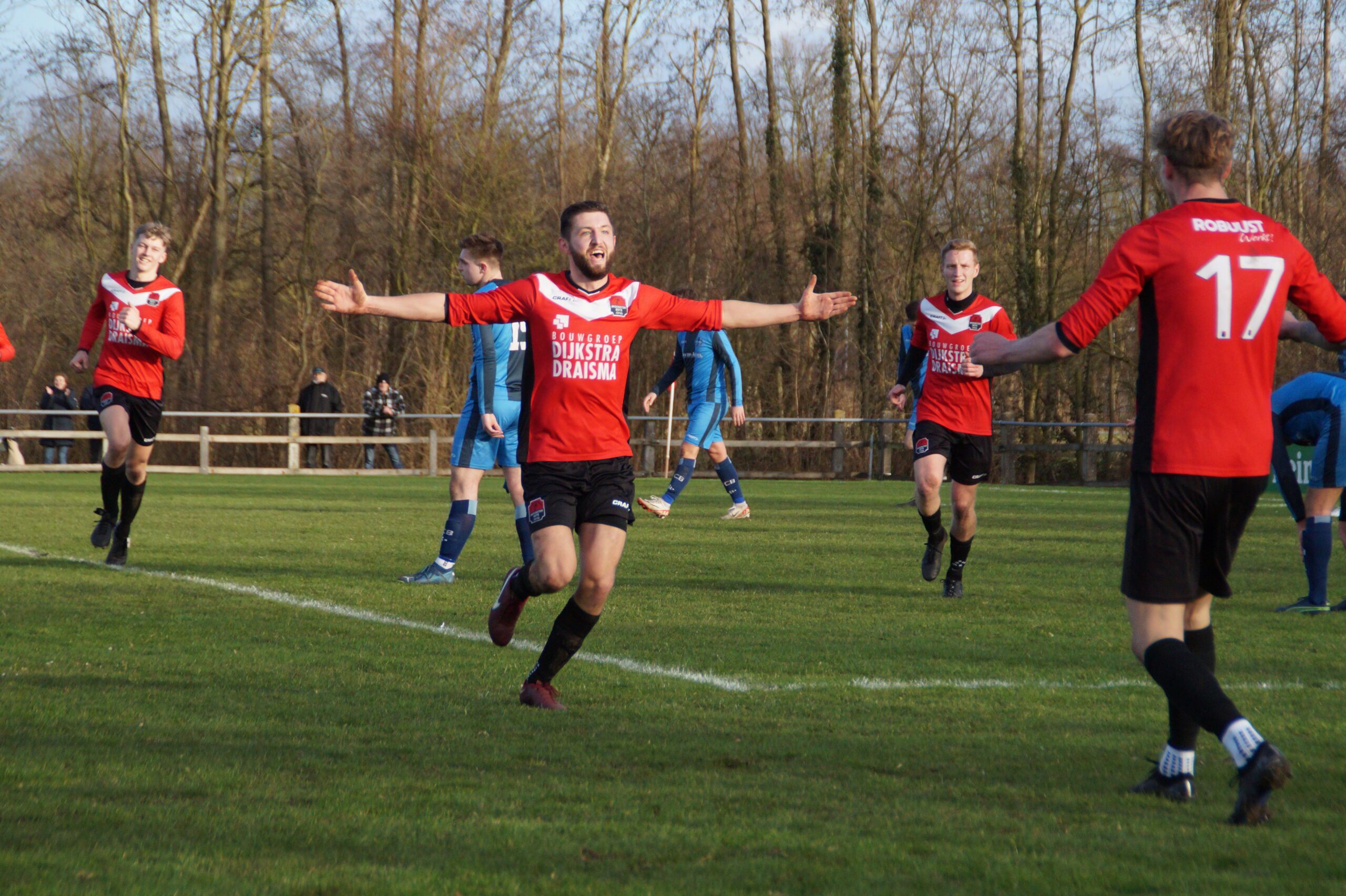 Vincent Hoekstra scoort namens Broekster Boys tegen FC Burgum 27-1-2024