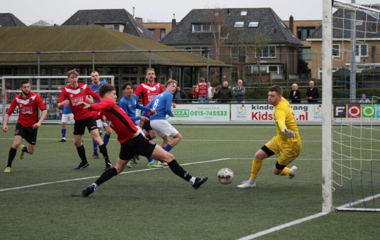 Afgekeurd doelpunt van Abe Koopmans tegen LSC