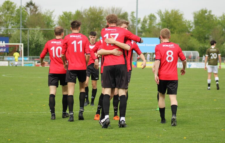Broekster Boys is met de 5-0 overwinning nog mild voor Alcides.
