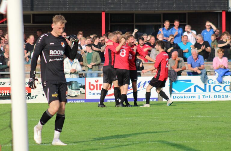 ONS Sneek pakt in de 102e minuut kampioenschap bij Broekster Boys