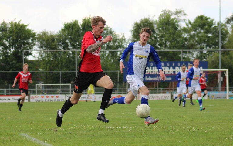 De 1-0 van Hedgar Hoekstra namens Broekster Boys tegen Blauw Wit'34