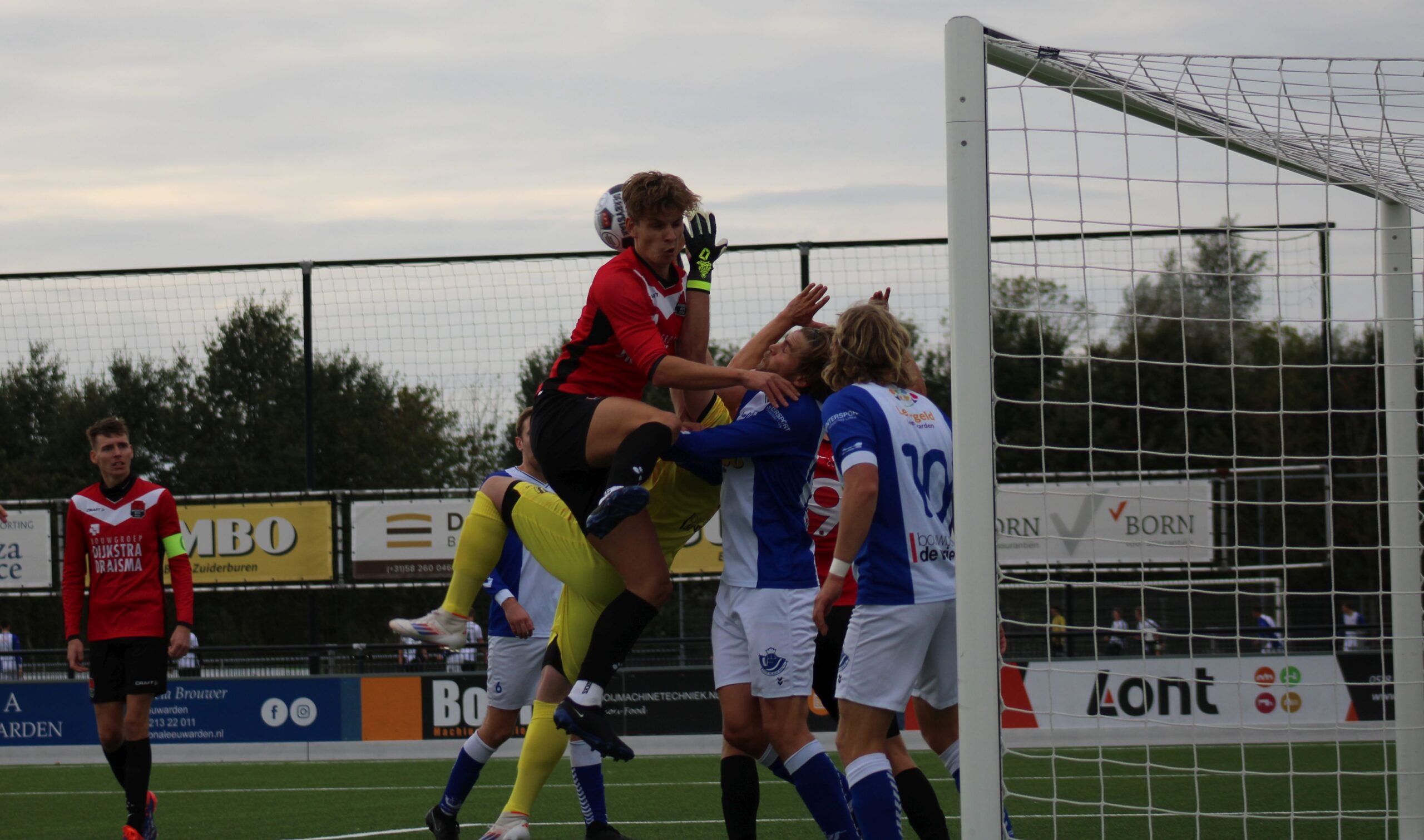 007 Abe Koopmans in actie tegen Blauw Wit'34