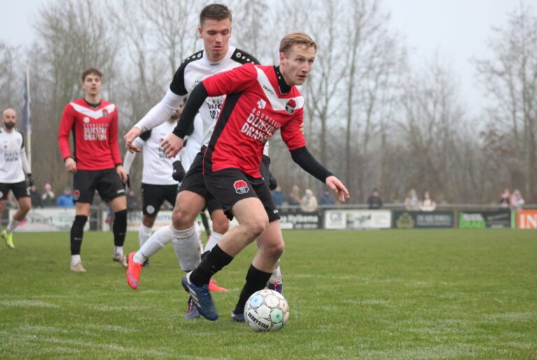 004 Bauke Jan Douma in actie tegen Drachtster Boys
