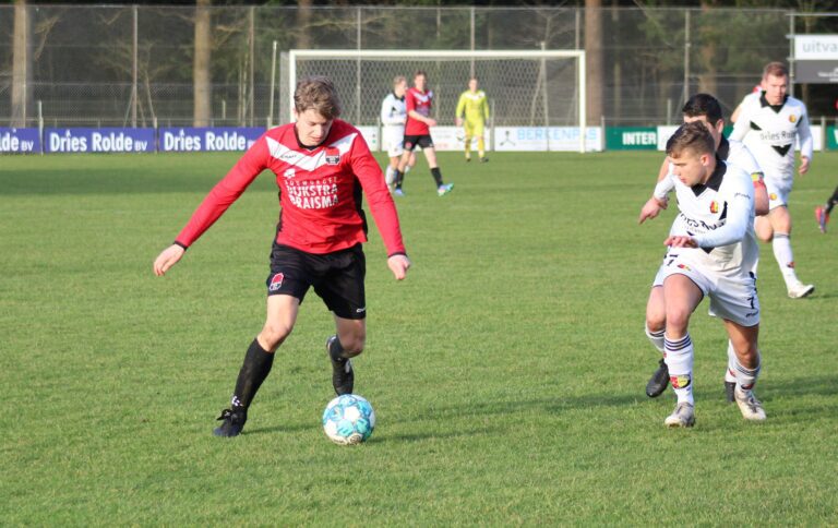 Jos Regnerus in actie tegen Rolder Boys