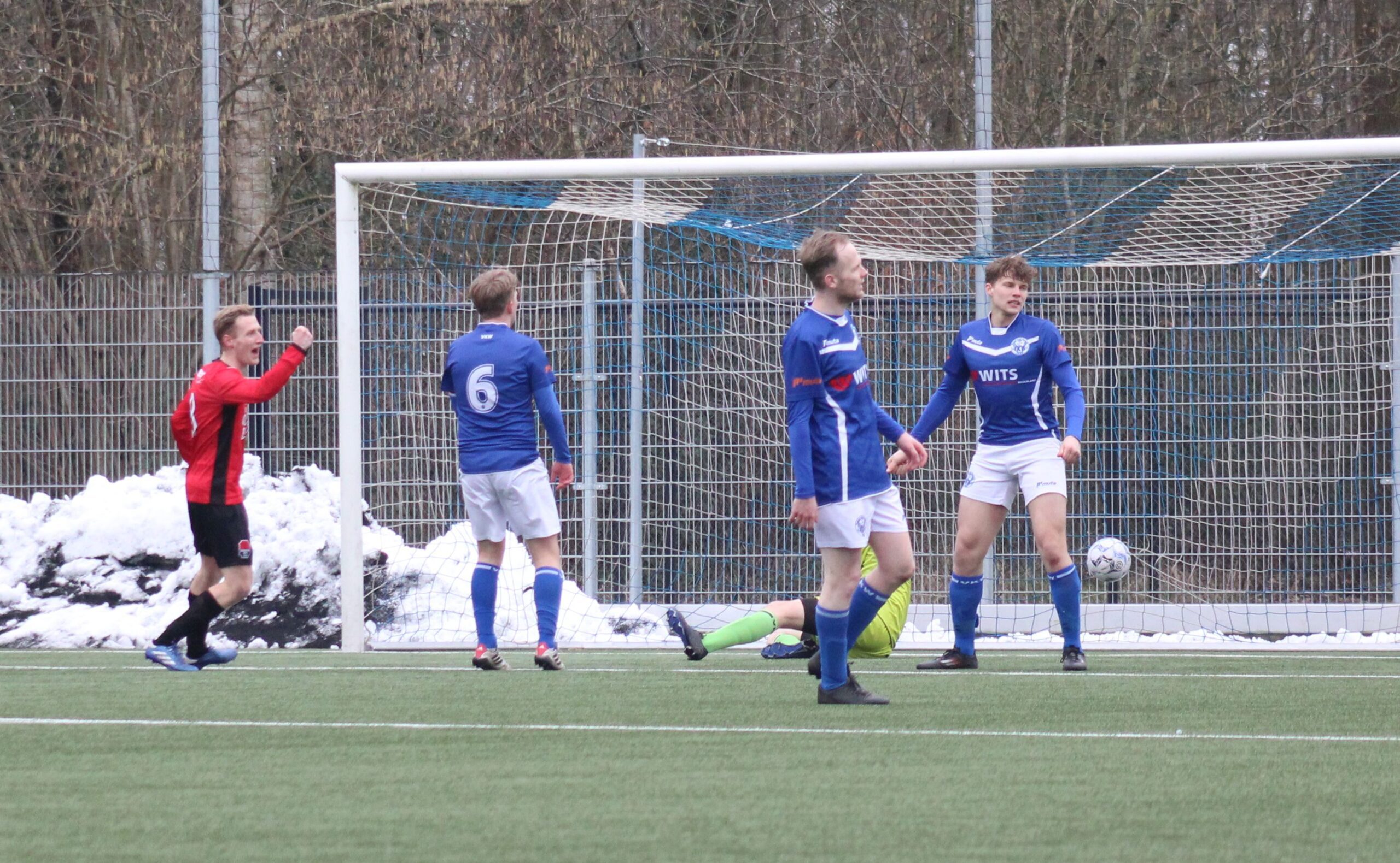 008 Bauke Jan Douma scoort tegen VKW 2