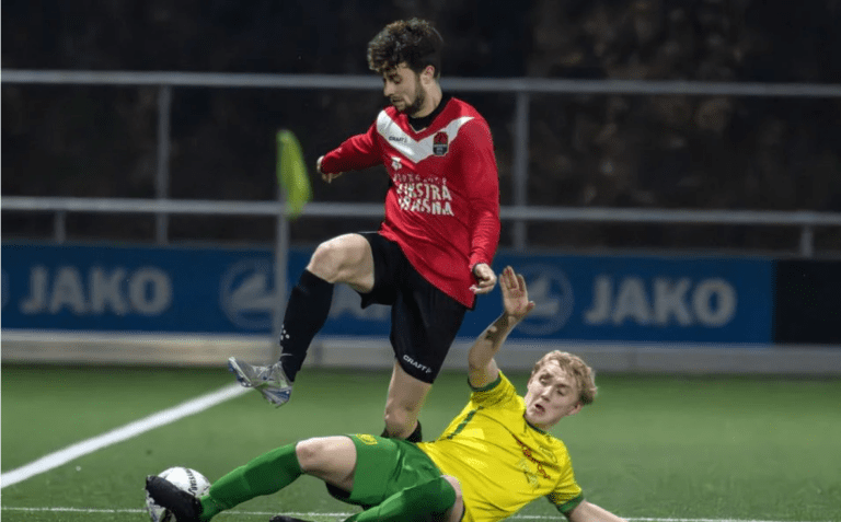 Niels Westerlaan namens Broekster Boys in actie tegen DZOH