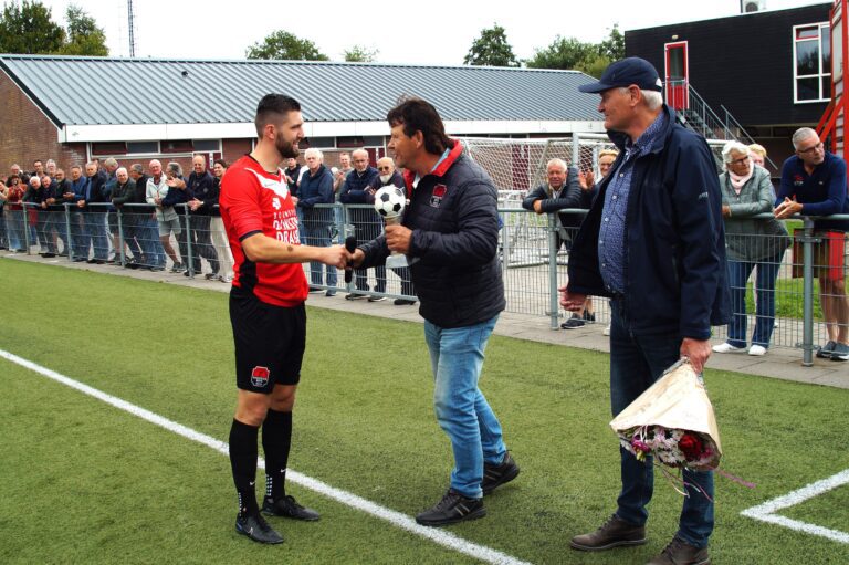 Vincent Hoekstra speler van het seizoen 2024 - 2025 - foto1