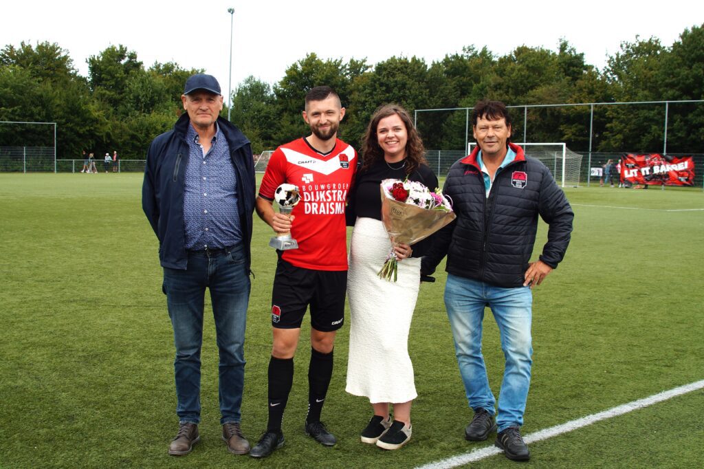 Vincent Hoekstra speler van het seizoen 2024 - 2025 - foto2