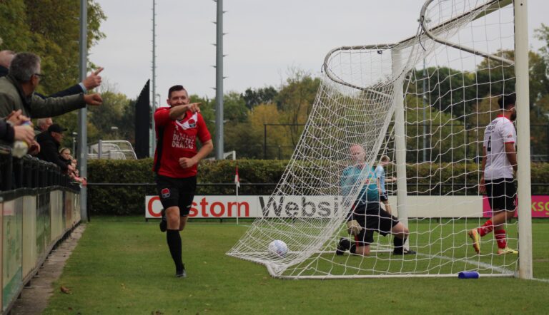 Vincent scoort er 5 namens Broekster Boys tegen GRC Groningen