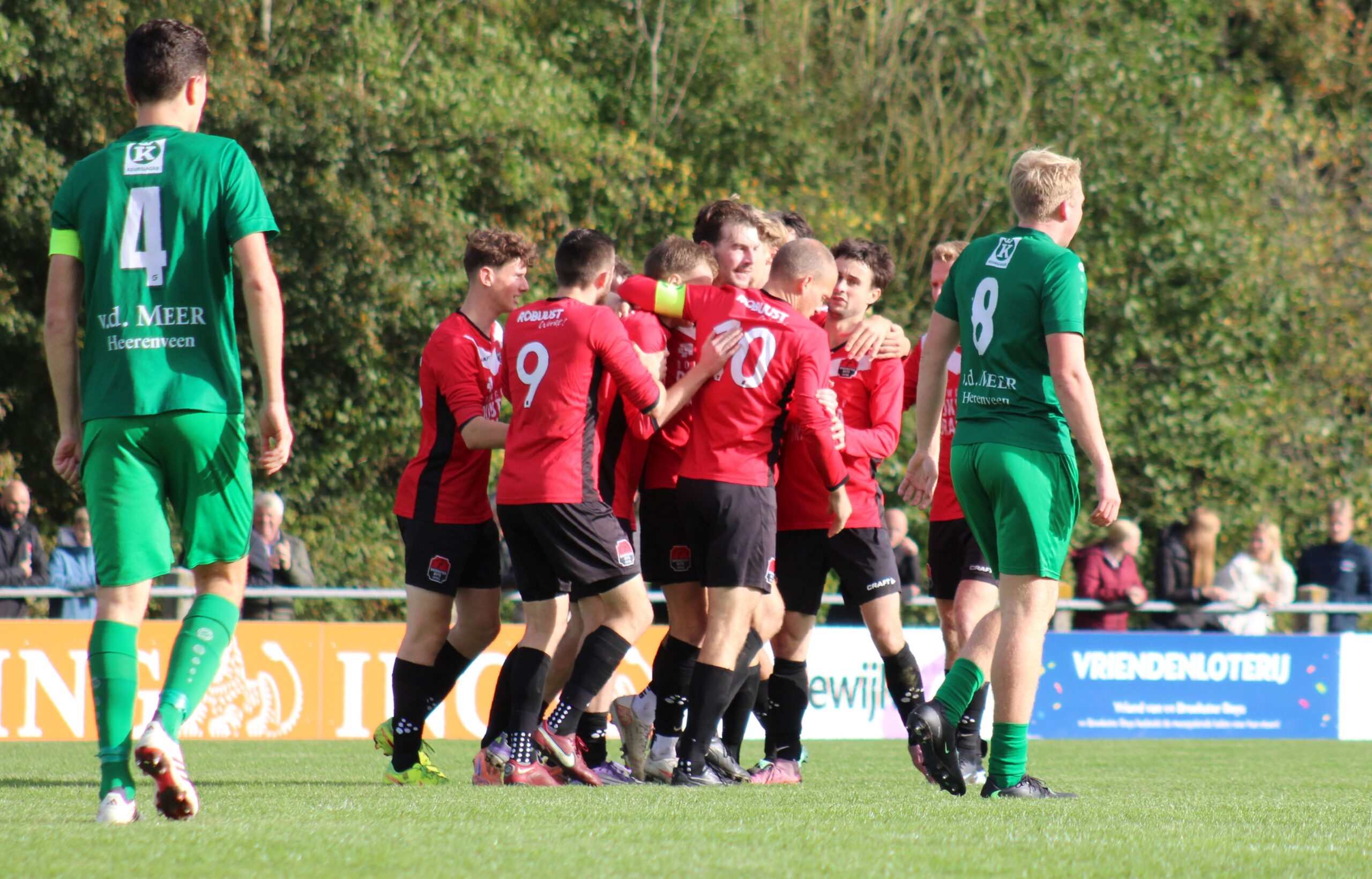 Broekster Boys scoort de 2-2 tegen Heerenveense Boys
